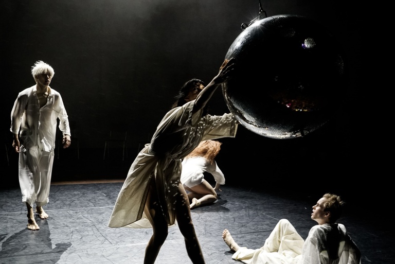 Antonin Rioche Korzo & Nederlands Dans Theater - Glitter