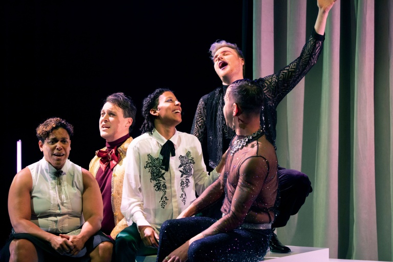 Theatergroep Aluin - Twelfth Night - Een genderfluïde muziekspektakel