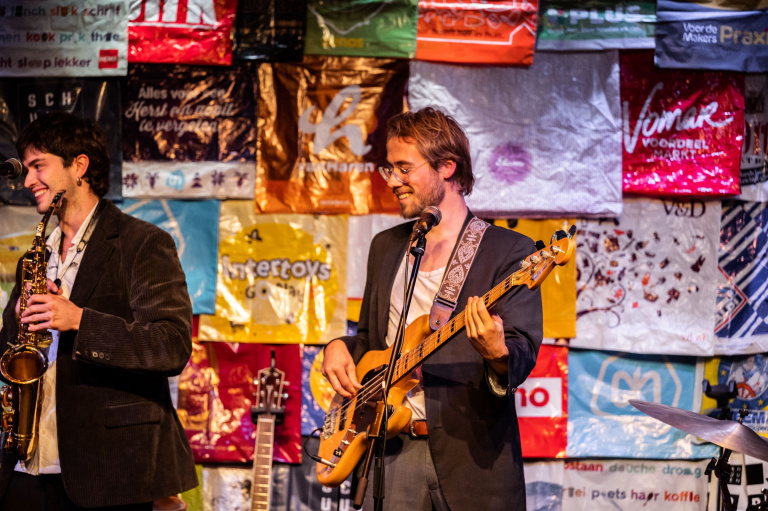 Bovenste Knoopje Open - Hoe is het Water?