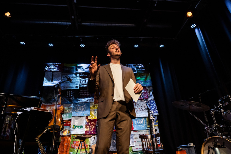 Bovenste Knoopje Open - Hoe is het Water?